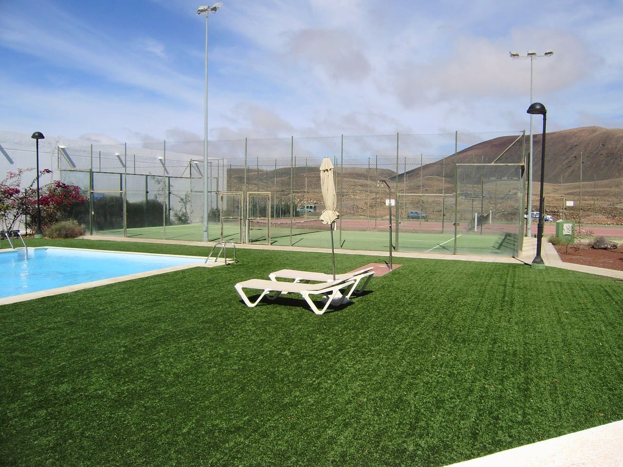 3 soveværelse Semi-Rækkehus til salg i Corralejo med swimmingpool - € 339.500 (Ref: 9902142)