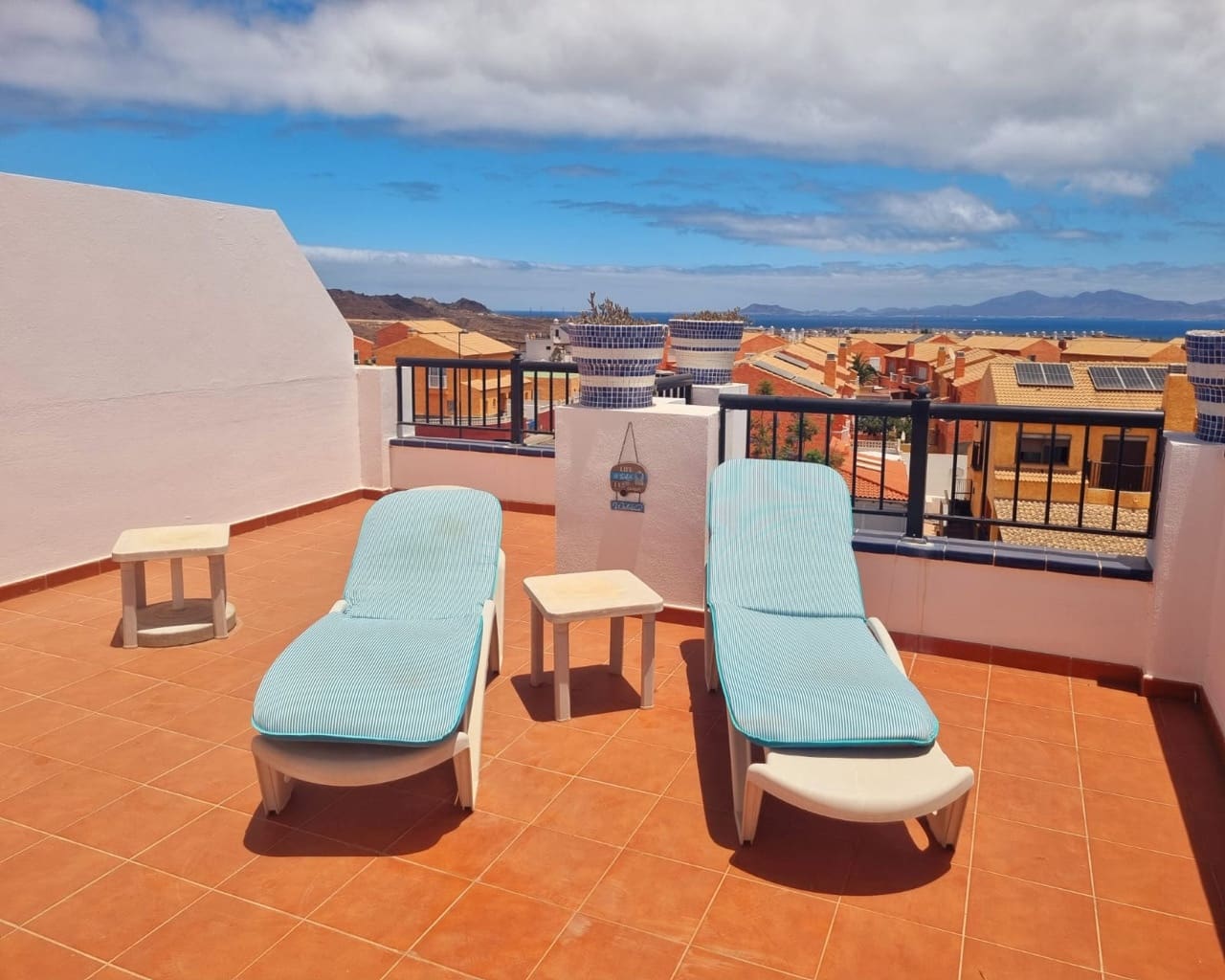 3 soveværelse Semi-Rækkehus til salg i Corralejo med swimmingpool - € 339.500 (Ref: 9902142)