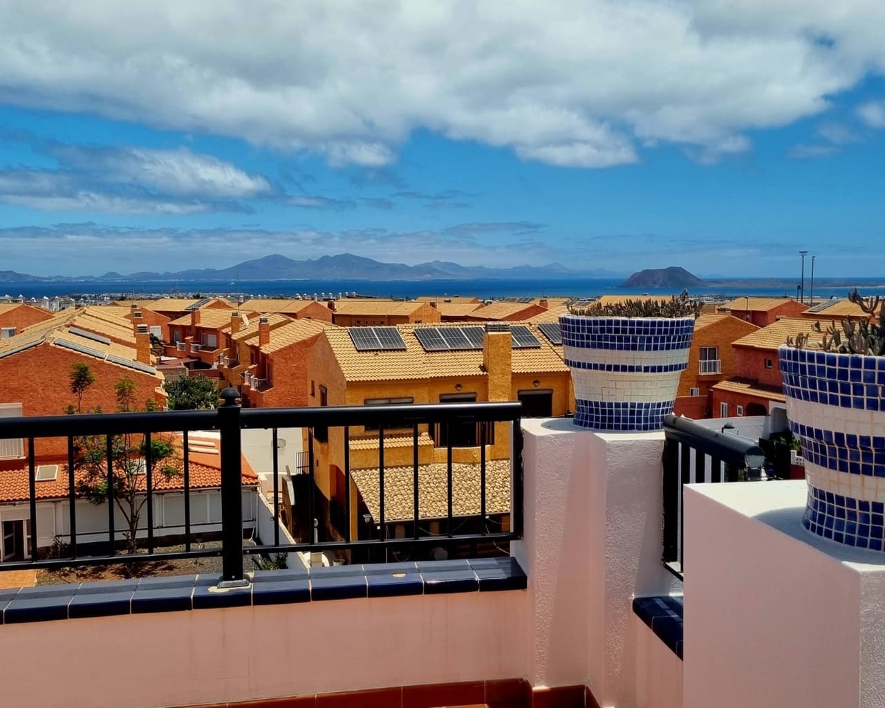 3 soveværelse Semi-Rækkehus til salg i Corralejo med swimmingpool - € 339.500 (Ref: 9902142)