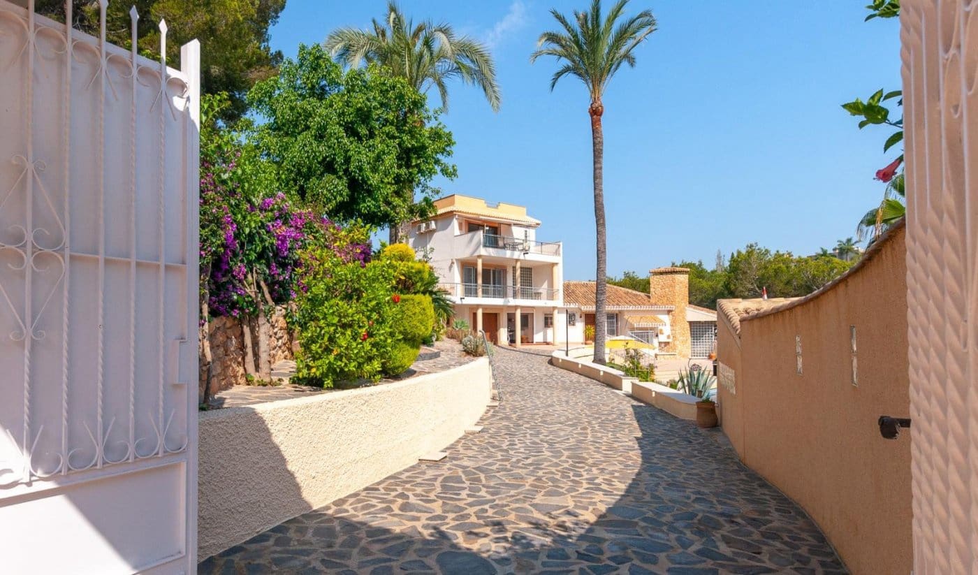 5 Zimmer Villa zu verkaufen in Campoamor mit Pool - 1.690.000 € (Ref: 7902647)