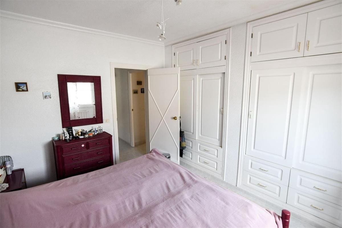 Chalet de 5 habitaciones en Torrevieja en venta con piscina - 440.000 € (Ref: 8834615)