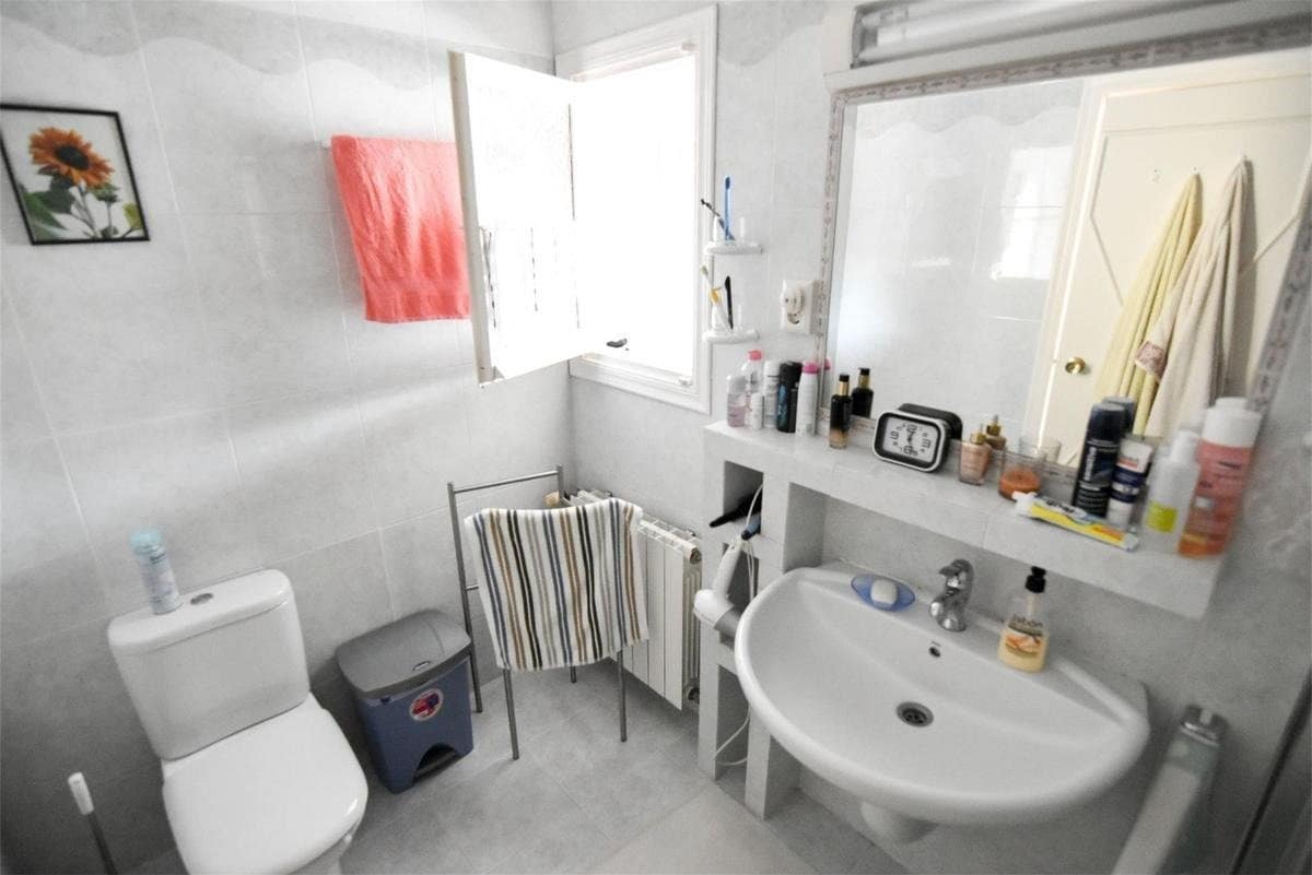 Chalet de 5 habitaciones en Torrevieja en venta con piscina - 440.000 € (Ref: 8834615)