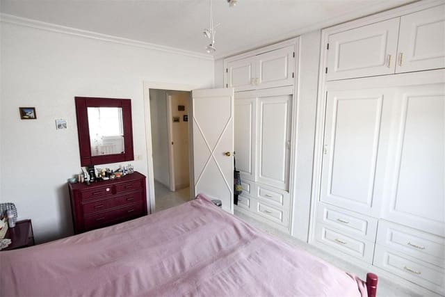 Chalet de 5 habitaciones en El Chaparral - La Siesta - La Torreta, Torrevieja en venta con piscina - 440.000 € (Ref: 8834615)