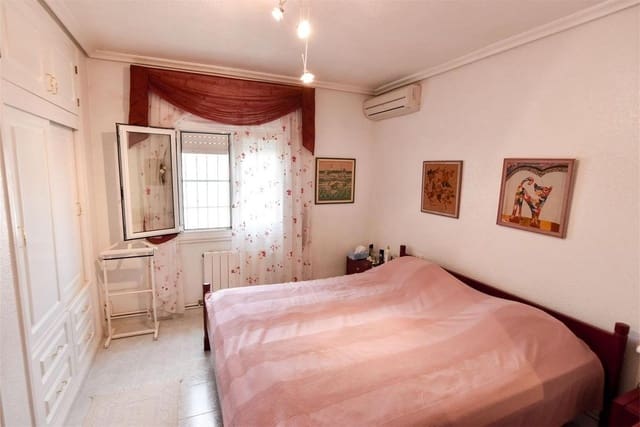 Chalet de 5 habitaciones en El Chaparral - La Siesta - La Torreta, Torrevieja en venta con piscina - 440.000 € (Ref: 8834615)