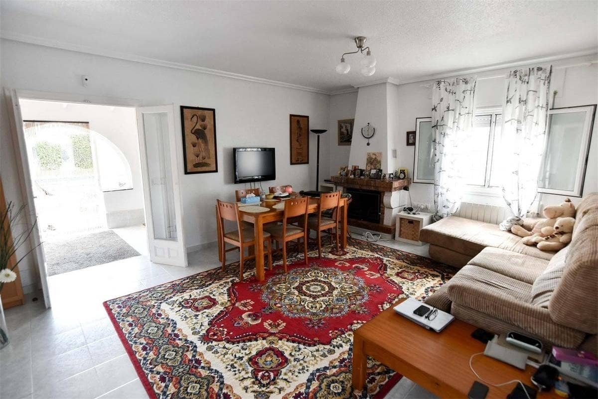 Chalet de 5 habitaciones en Torrevieja en venta con piscina - 440.000 € (Ref: 8834615)