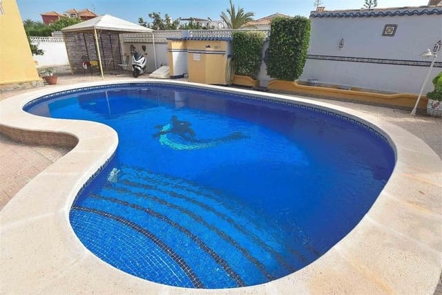 Chalet de 5 habitaciones en El Chaparral - La Siesta - La Torreta, Torrevieja en venta con piscina - 440.000 € (Ref: 8834615)