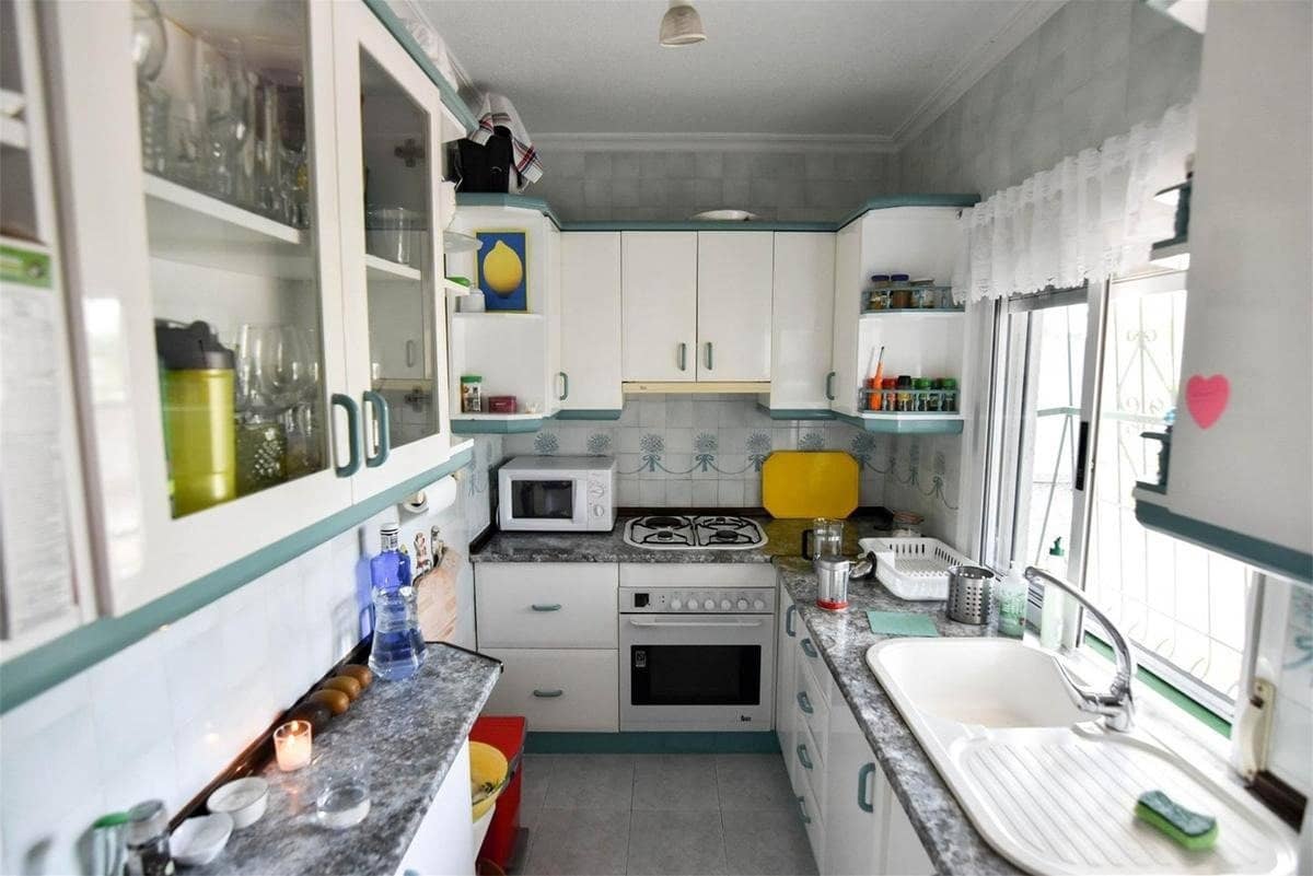 Chalet de 5 habitaciones en Torrevieja en venta con piscina - 440.000 € (Ref: 8834615)