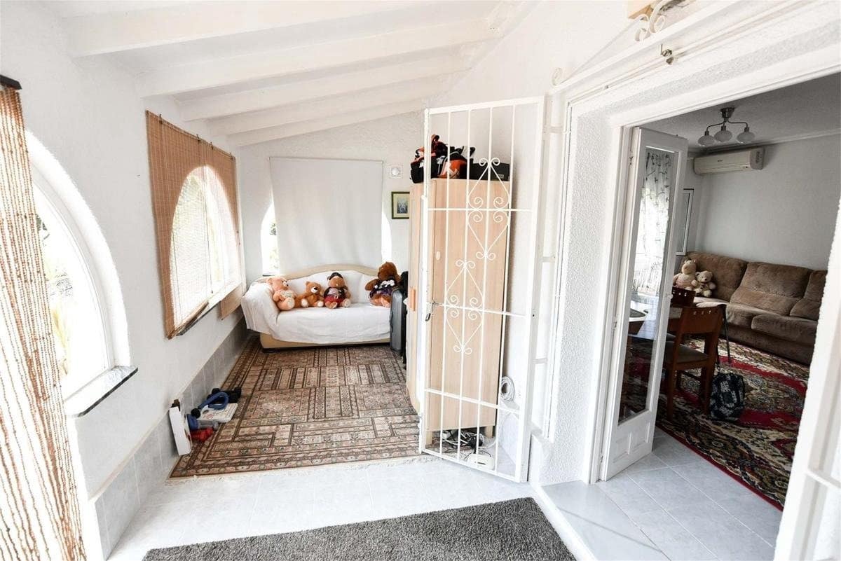 Chalet de 5 habitaciones en Torrevieja en venta con piscina - 440.000 € (Ref: 8834615)