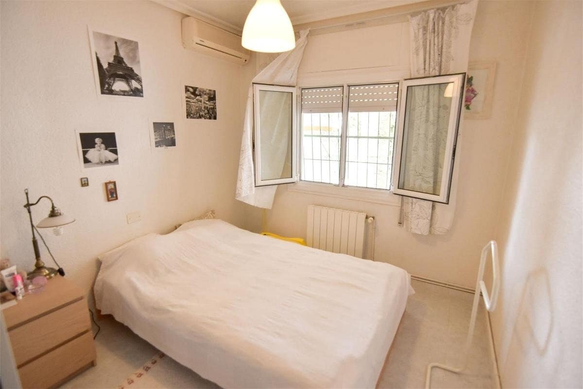 Chalet de 5 habitaciones en Torrevieja en venta con piscina - 440.000 € (Ref: 8834615)