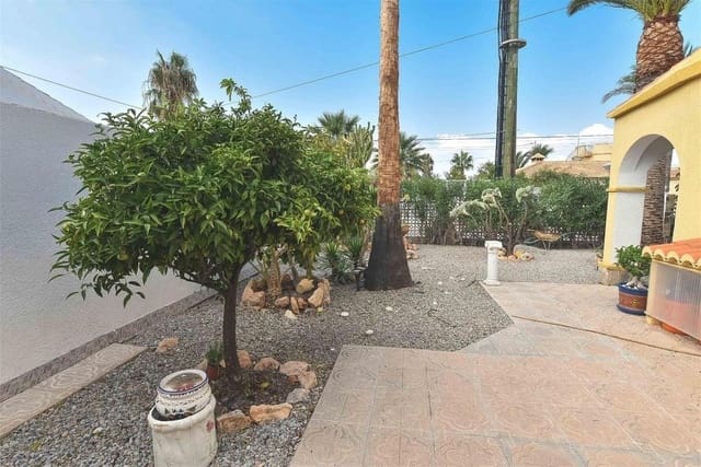 Chalet de 5 habitaciones en El Chaparral - La Siesta - La Torreta, Torrevieja en venta con piscina - 440.000 € (Ref: 8834615)