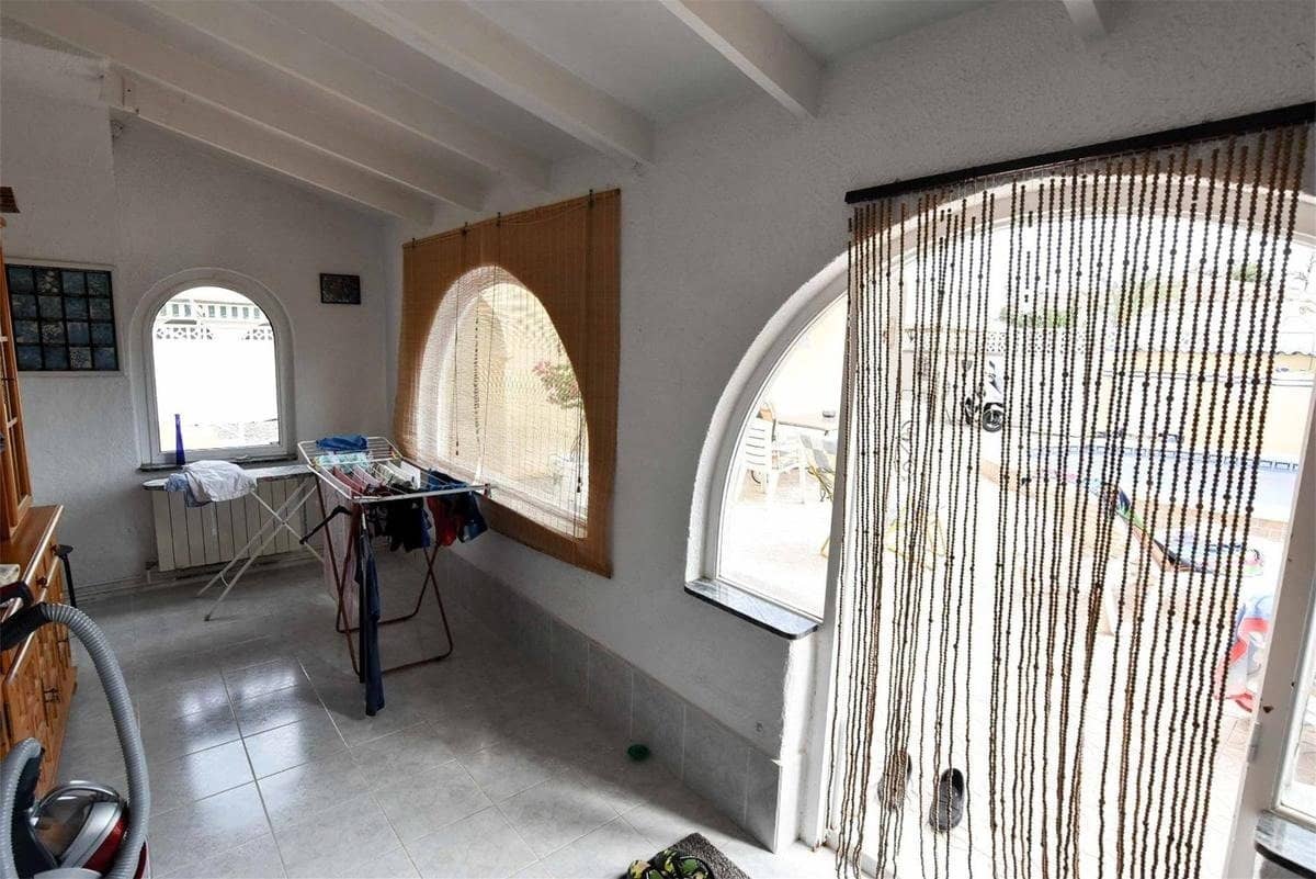 Chalet de 5 habitaciones en Torrevieja en venta con piscina - 440.000 € (Ref: 8834615)