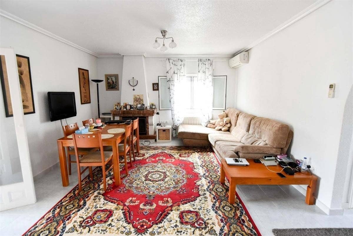 Chalet de 5 habitaciones en Torrevieja en venta con piscina - 440.000 € (Ref: 8834615)