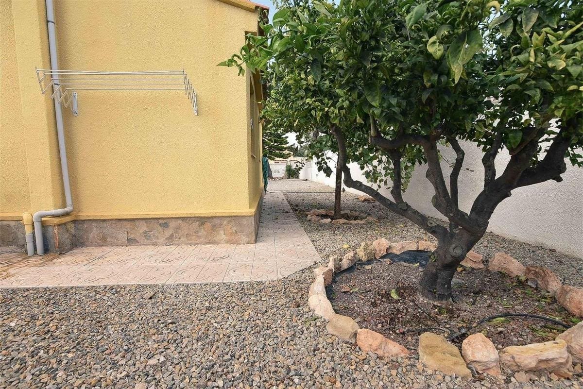 Chalet de 5 habitaciones en Torrevieja en venta con piscina - 440.000 € (Ref: 8834615)