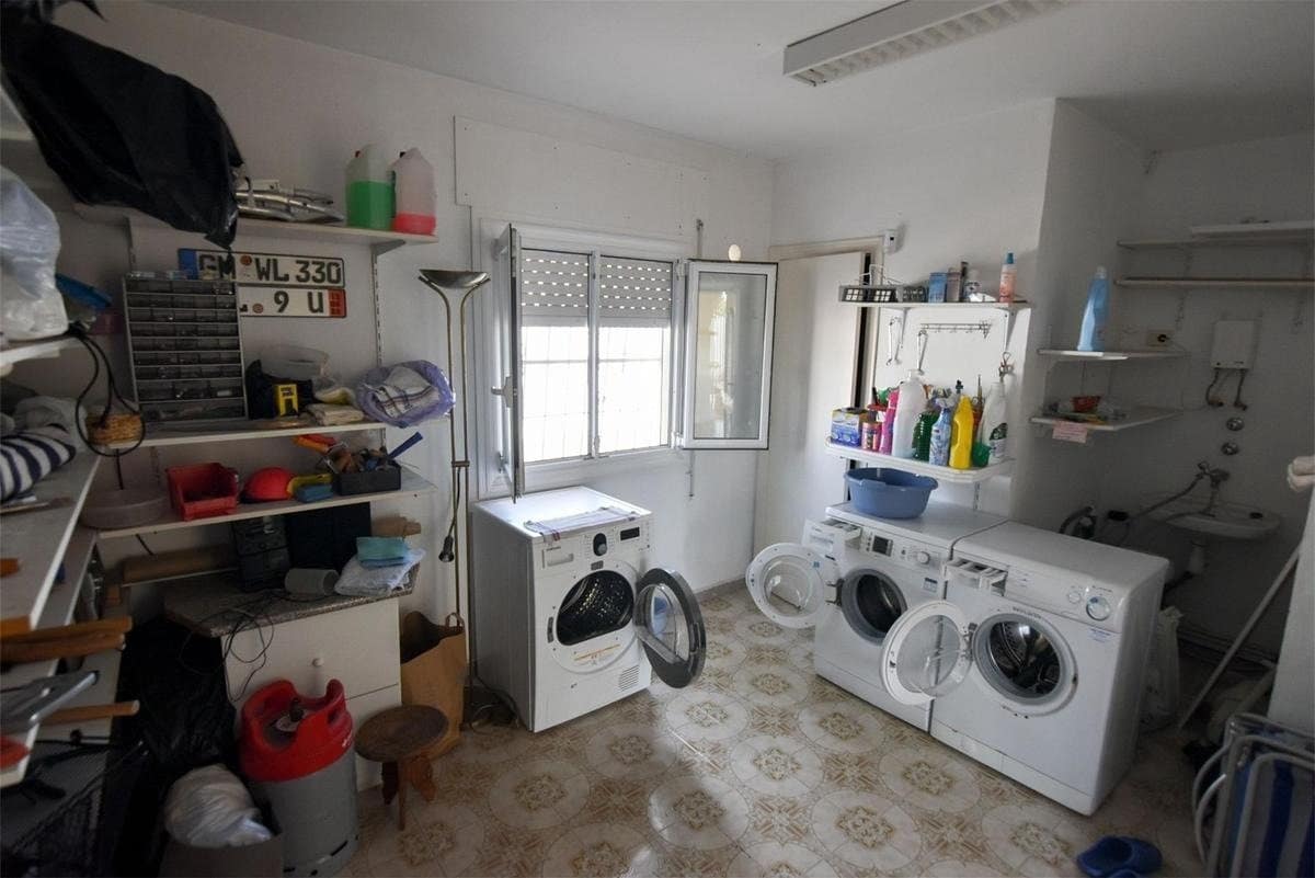 Chalet de 5 habitaciones en Torrevieja en venta con piscina - 440.000 € (Ref: 8834615)