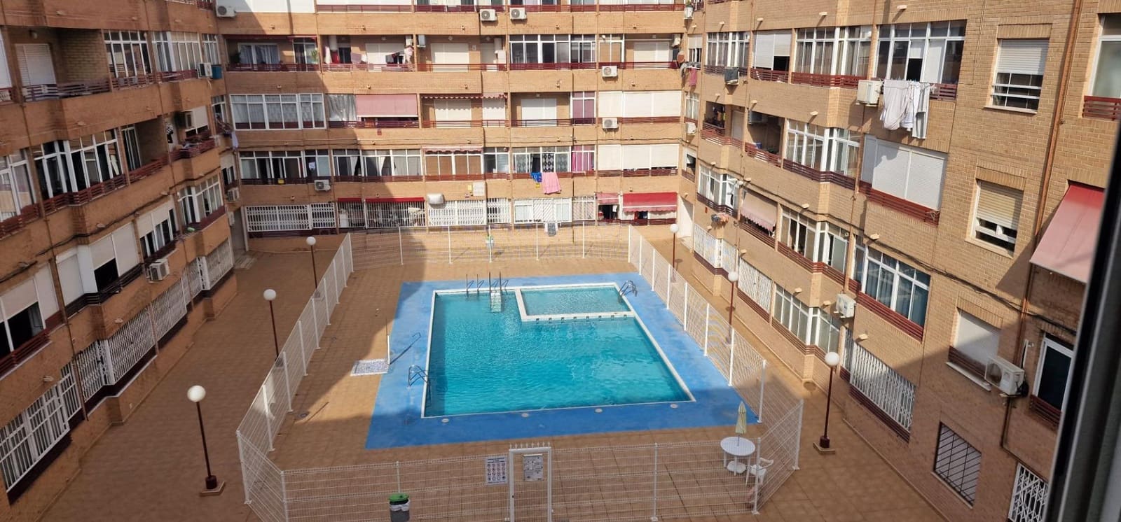 2 soverom Leilighet til salgs i Torrevieja med svømmebasseng - € 129 999 (Ref: 9631781)