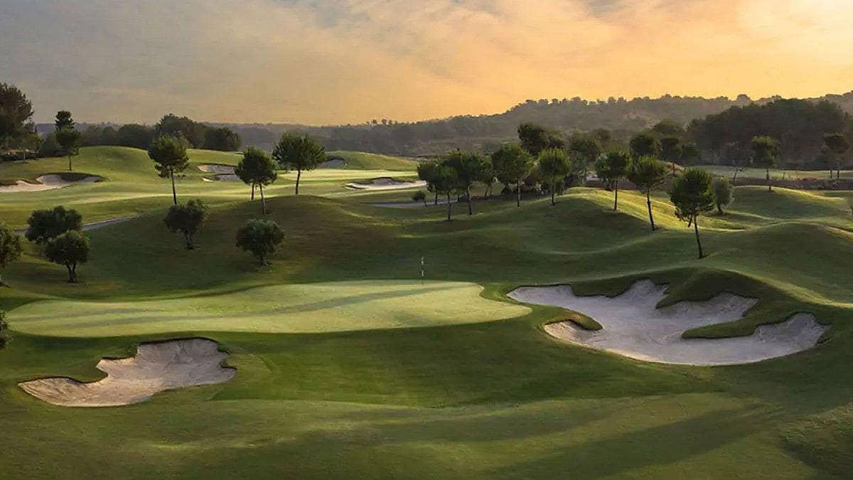 Adosado de 3 habitaciones en La Zenia en venta con piscina - 294.999 € (Ref: 9631782)