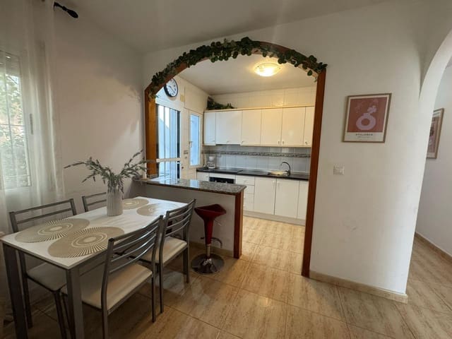 Adosado de 3 habitaciones en La Zenia, Orihuela en venta con piscina - 294.999 € (Ref: 9631782)