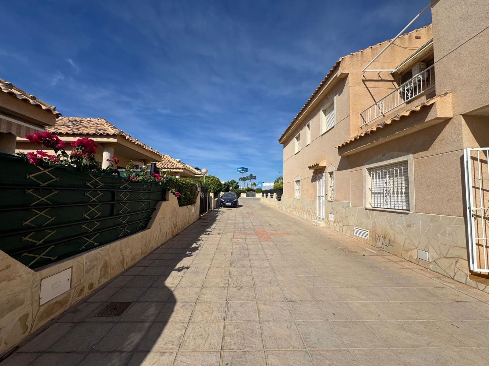 Adosado de 3 habitaciones en La Zenia en venta con piscina - 294.999 € (Ref: 9631782)