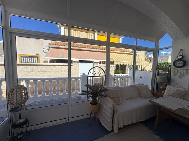 2 slaapkamer Villa te koop in Punta Prima, Torrevieja met zwembad - € 209.999 (Ref: 9631783)