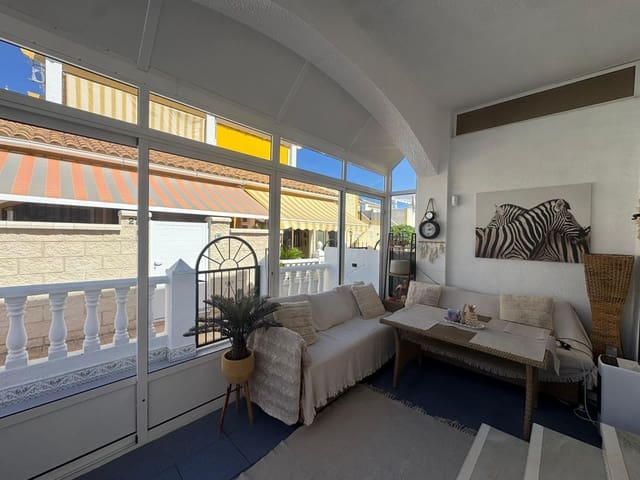 2 slaapkamer Villa te koop in Punta Prima, Torrevieja met zwembad - € 209.999 (Ref: 9631783)