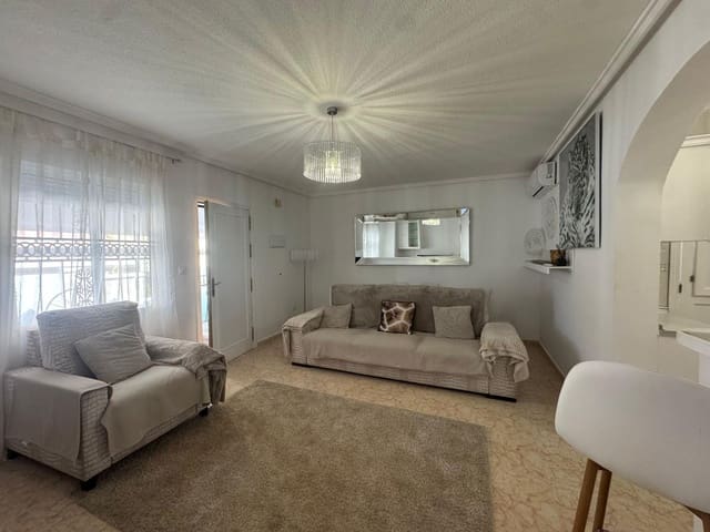 2 slaapkamer Villa te koop in Punta Prima, Torrevieja met zwembad - € 209.999 (Ref: 9631783)