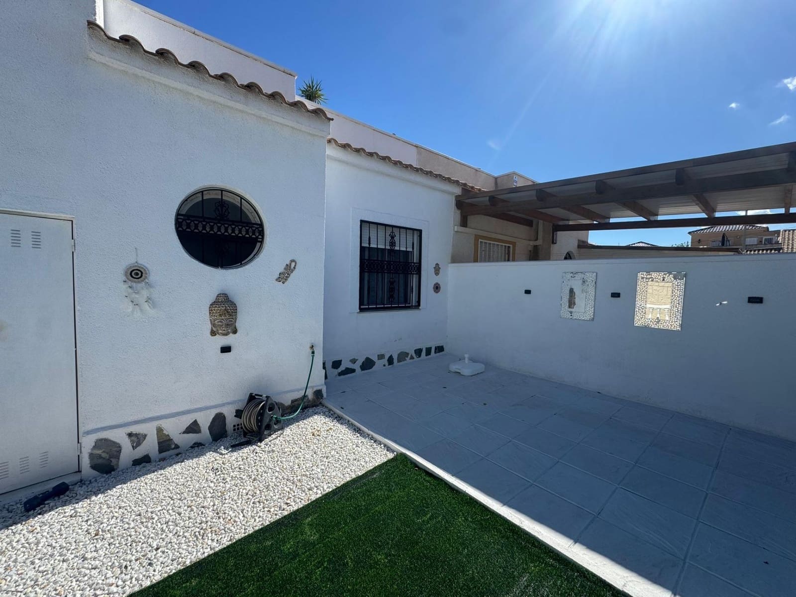 2 slaapkamer Villa te koop in Punta Prima met zwembad - € 209.999 (Ref: 9631783)