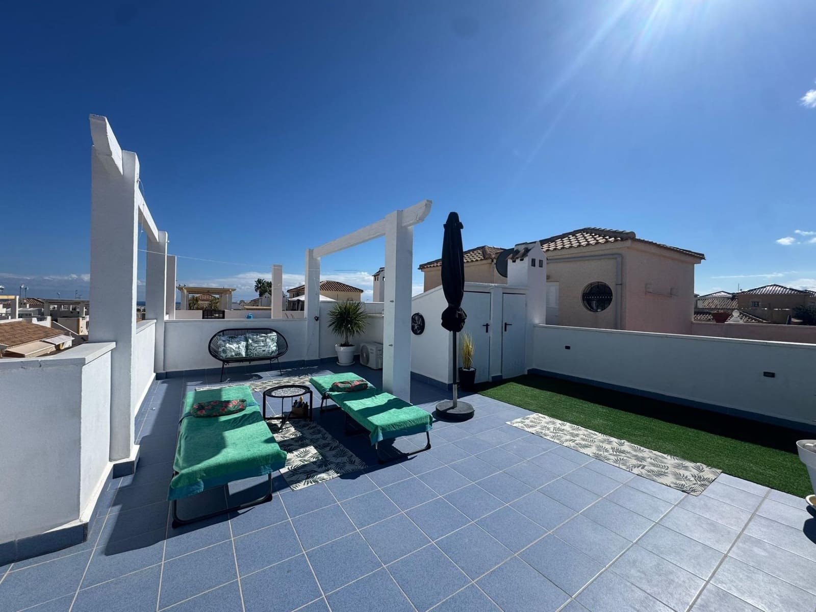 2 slaapkamer Villa te koop in Punta Prima met zwembad - € 209.999 (Ref: 9631783)