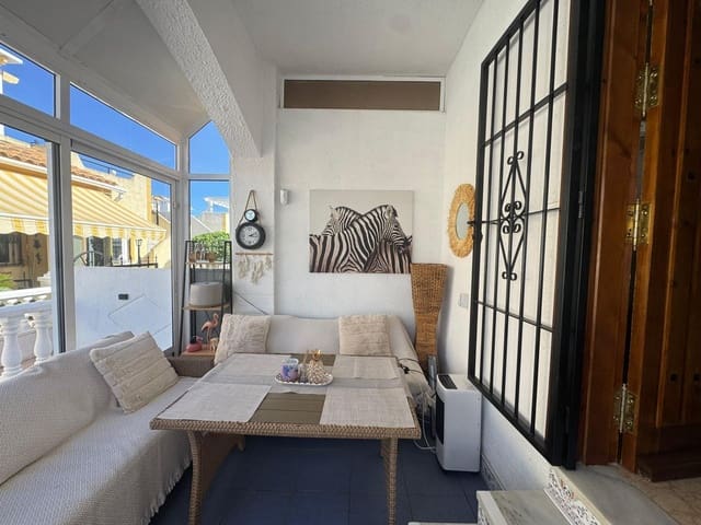 2 slaapkamer Villa te koop in Punta Prima, Torrevieja met zwembad - € 209.999 (Ref: 9631783)