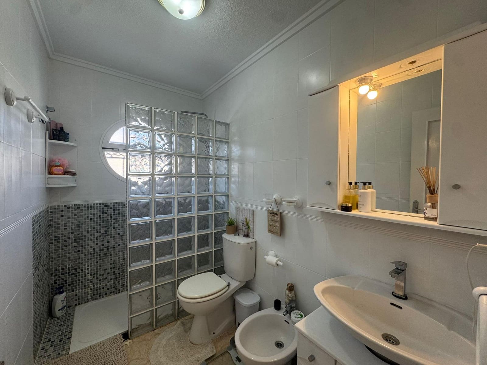 2 slaapkamer Villa te koop in Punta Prima met zwembad - € 209.999 (Ref: 9631783)