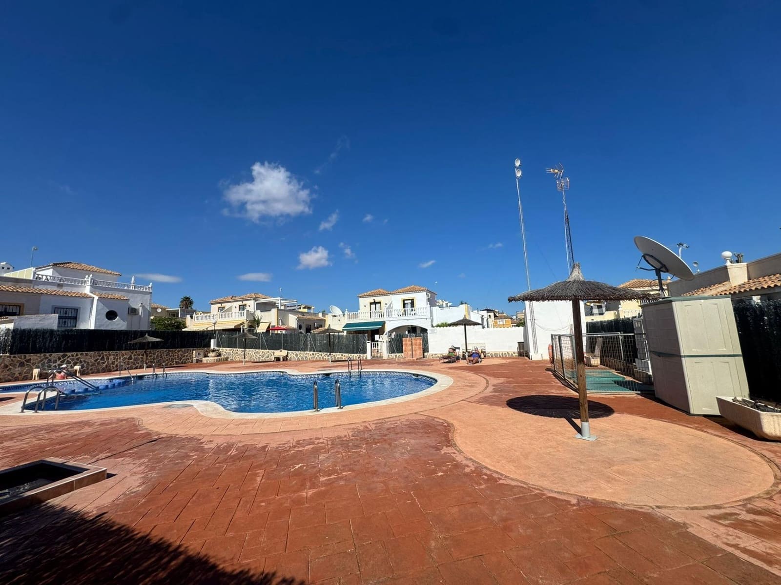 2 slaapkamer Villa te koop in Punta Prima met zwembad - € 209.999 (Ref: 9631783)