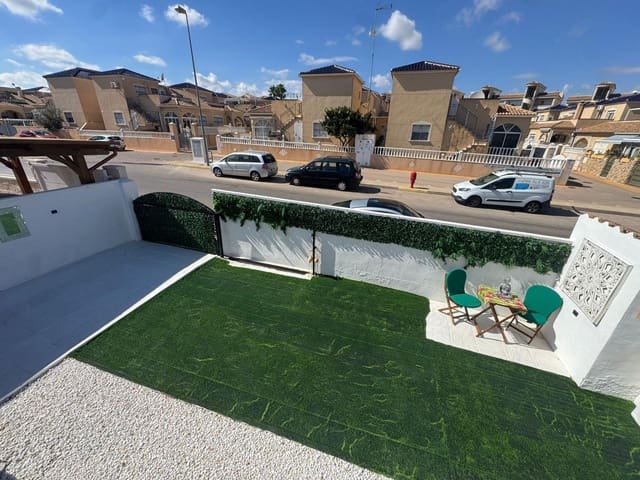 2 slaapkamer Villa te koop in Punta Prima, Torrevieja met zwembad - € 209.999 (Ref: 9631783)