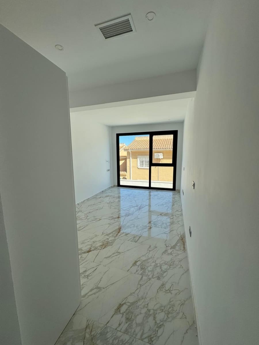 4 sovrum Villa till salu i Torrevieja med pool - 1 250 000 € (Ref: 9631784)