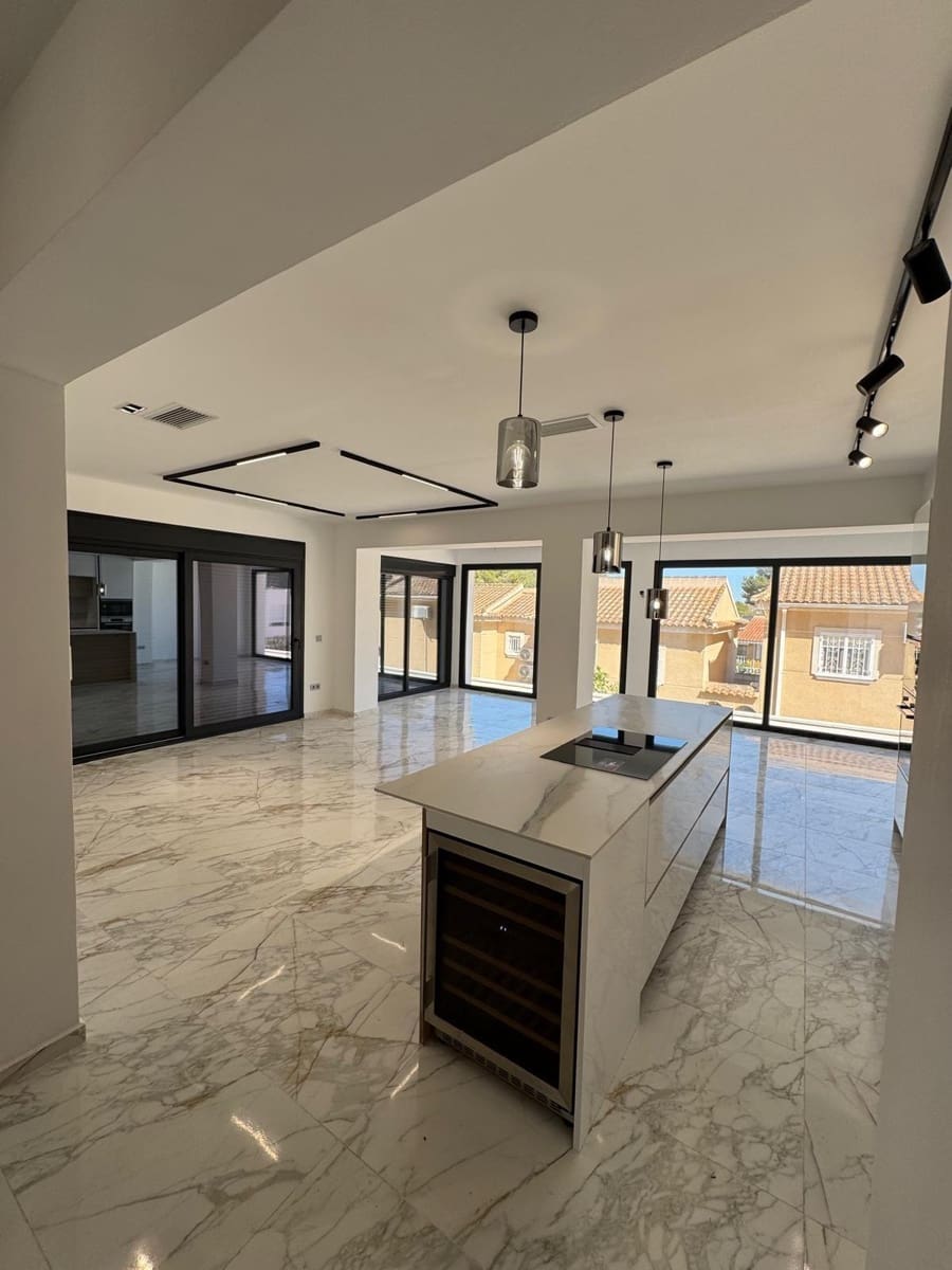 4 sovrum Villa till salu i Torrevieja med pool - 1 250 000 € (Ref: 9631784)