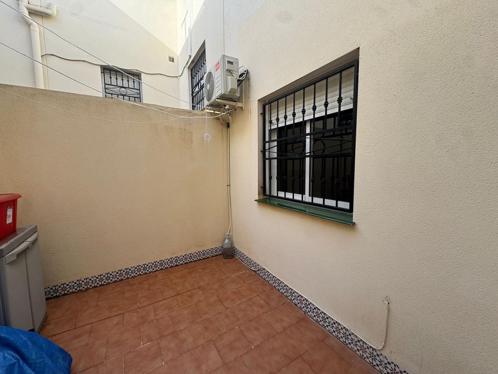 2 bedroom Terraced Villa for sale in La Florida with pool - € 180,000 (Ref: 9679875)