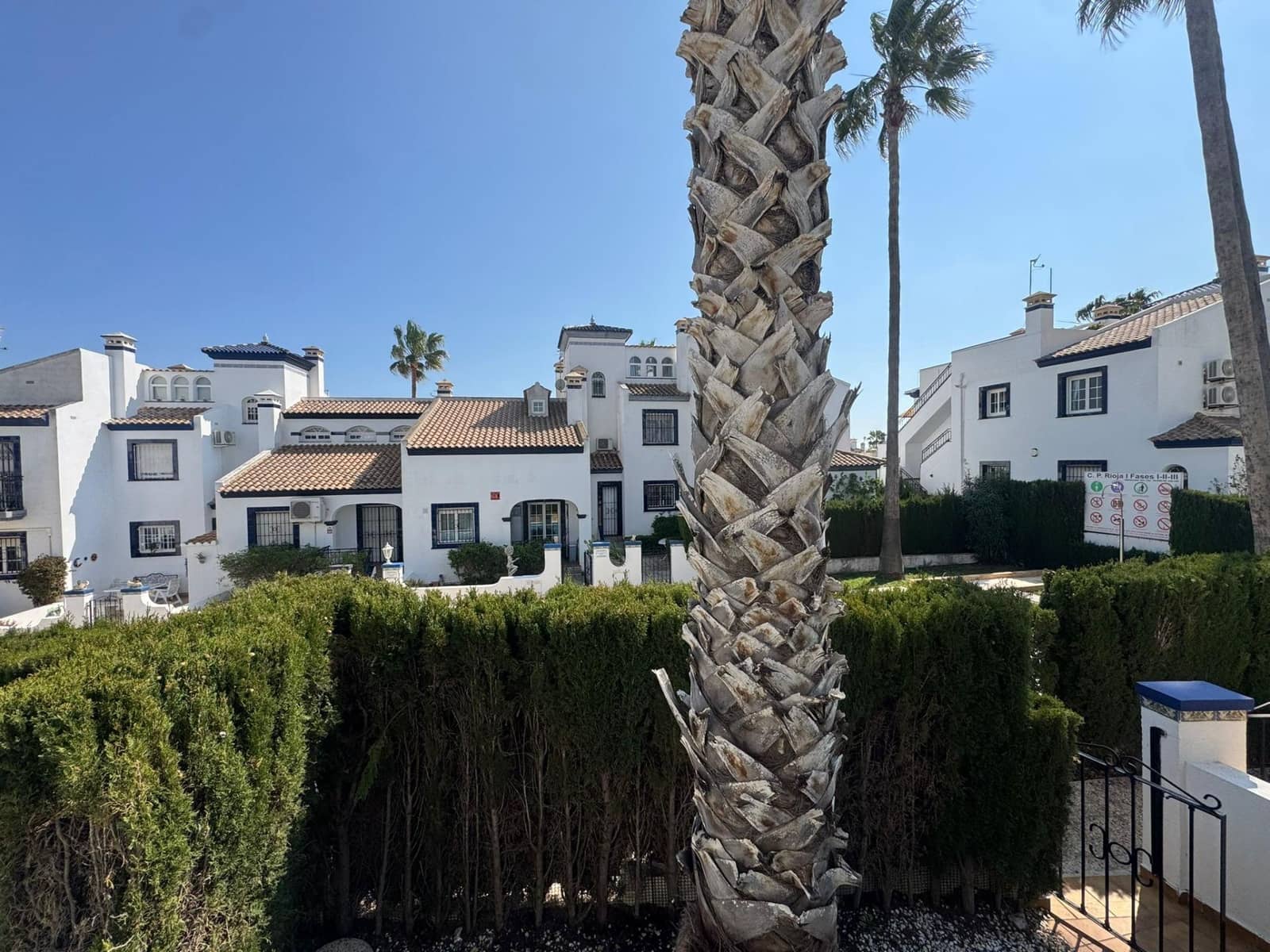 3 bedroom Terraced Villa for sale in Orihuela Costa with pool - € 235,000 (Ref: 9714953)