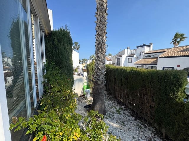 3 slaapkamer Rijtjeshuis te koop in Villamartin, Orihuela met zwembad - € 235.000 (Ref: 9714953)