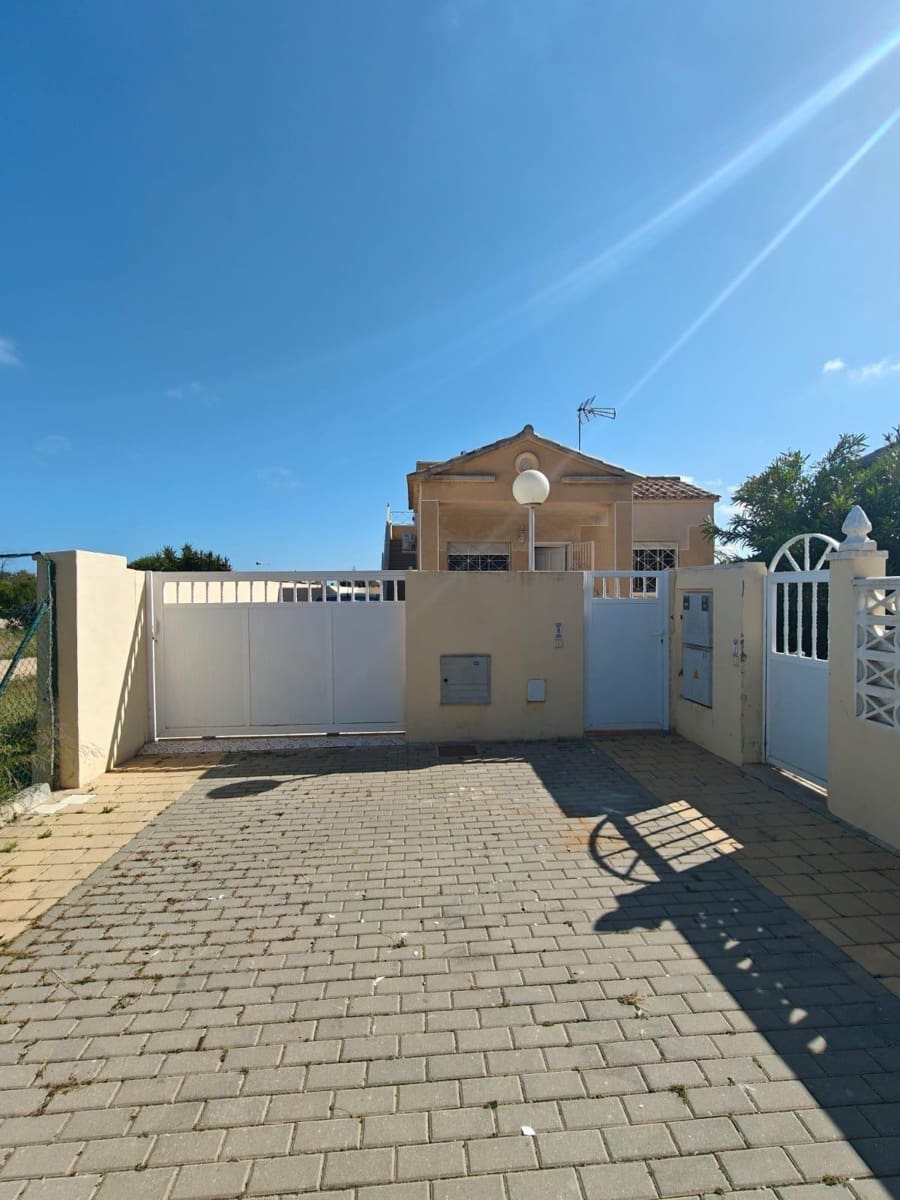 3 bedroom Villa for sale in Torrevieja with pool - € 228,000 (Ref: 9806494)