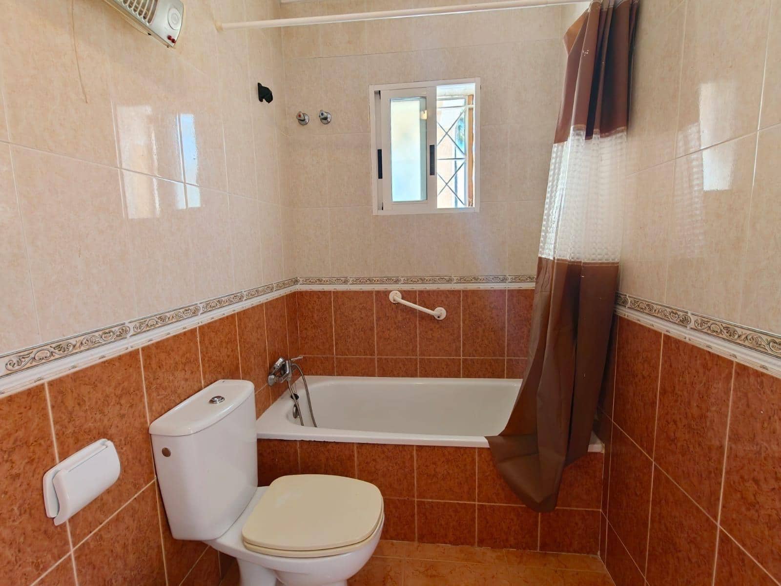 3 bedroom Villa for sale in Torrevieja with pool - € 228,000 (Ref: 9806494)