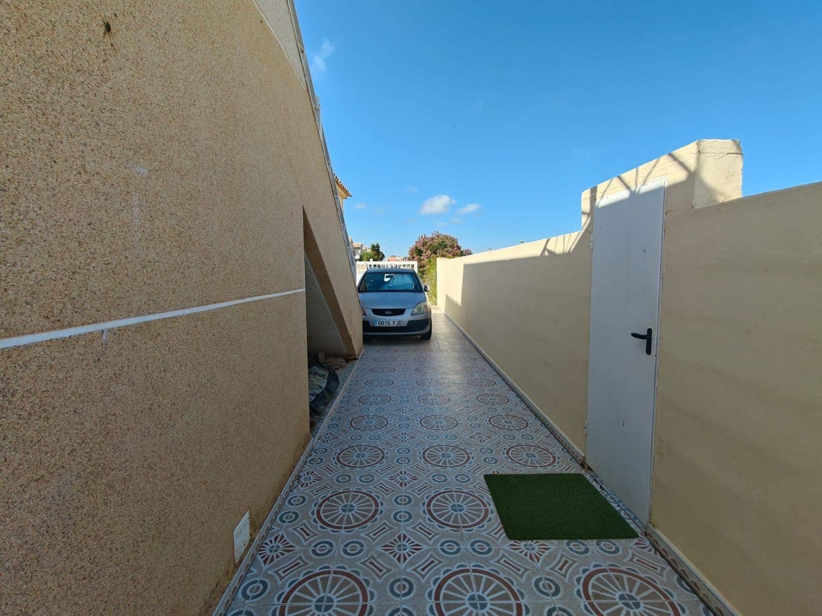 3 bedroom Villa for sale in Torrevieja with pool - € 228,000 (Ref: 9806494)
