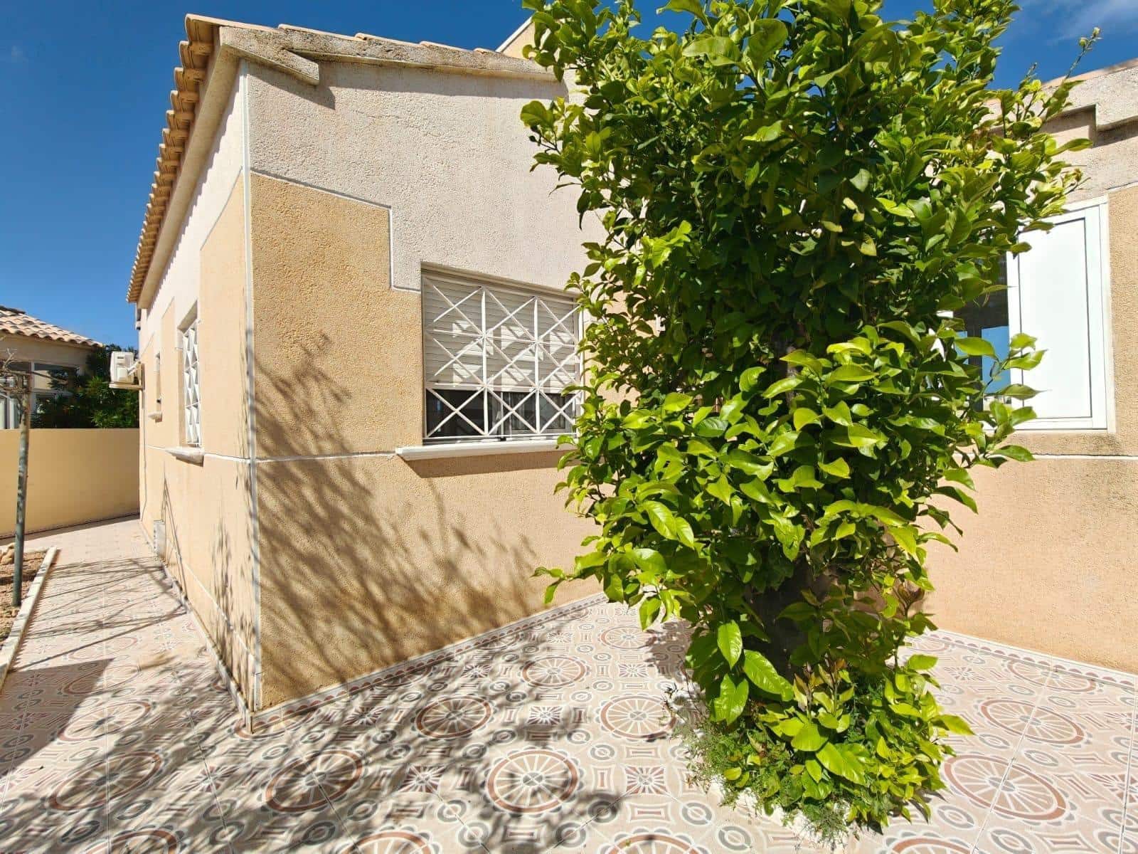 3 bedroom Villa for sale in Torrevieja with pool - € 228,000 (Ref: 9806494)