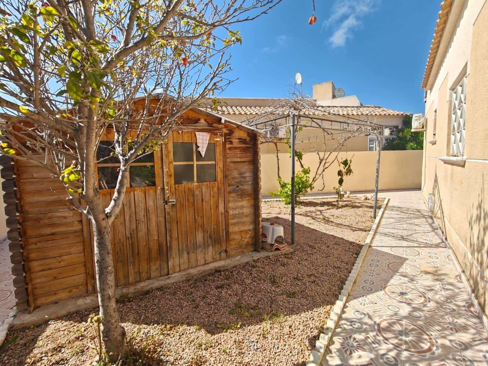 3 bedroom Villa for sale in Torrevieja with pool - € 228,000 (Ref: 9806494)