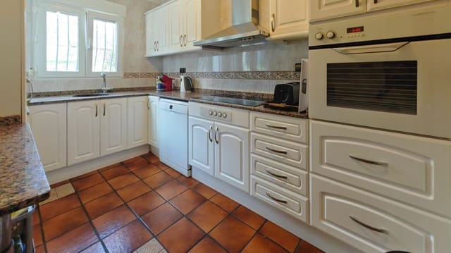 4 bedroom Villa for sale in Dénia - € 590,000 (Ref: 10015216)
