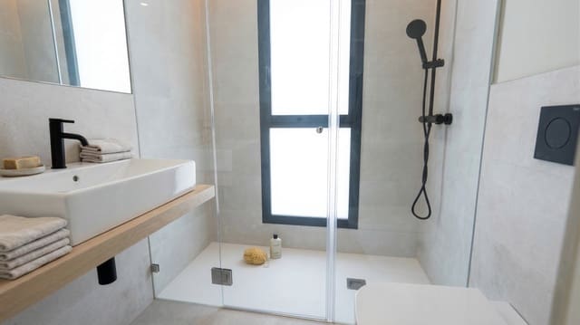 4 makuuhuone Huvila myytävänä paikassa Oliva - 950 000 € (Ref: 10015218)