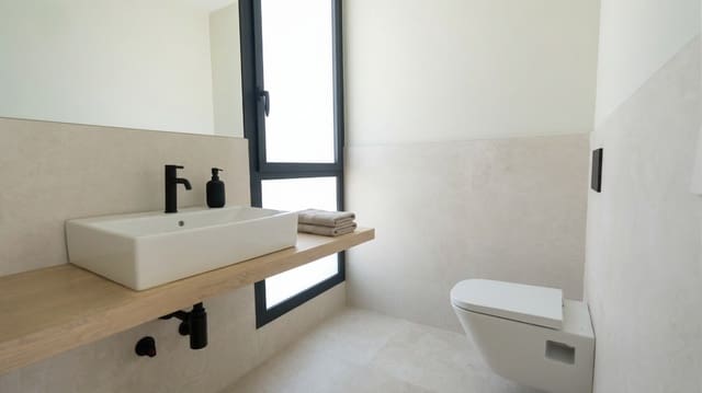 4 makuuhuone Huvila myytävänä paikassa Oliva - 950 000 € (Ref: 10015218)