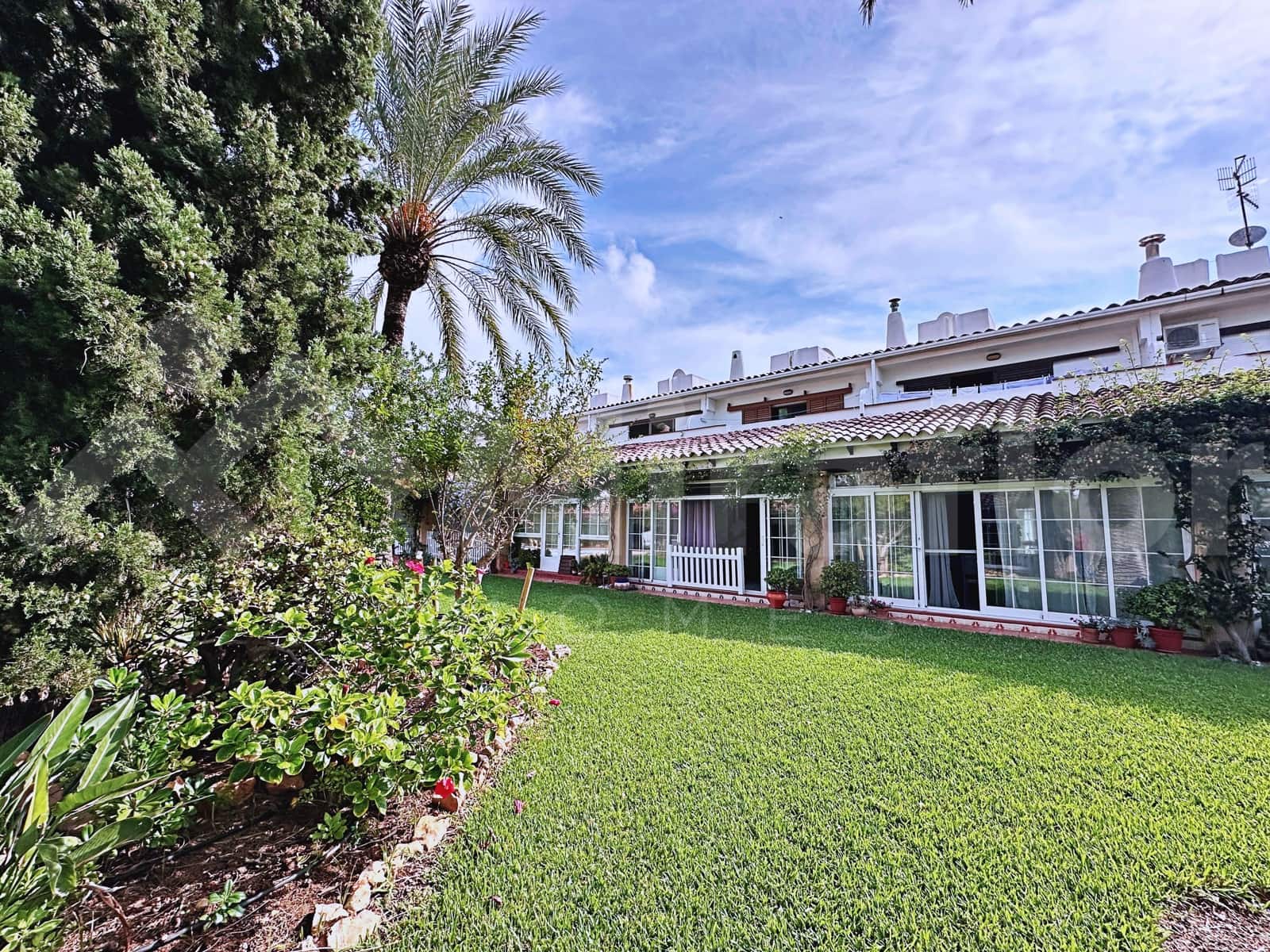 3 soveværelse Rækkehus til salg i Denia med swimmingpool garage - € 360.000 (Ref: 10136715)