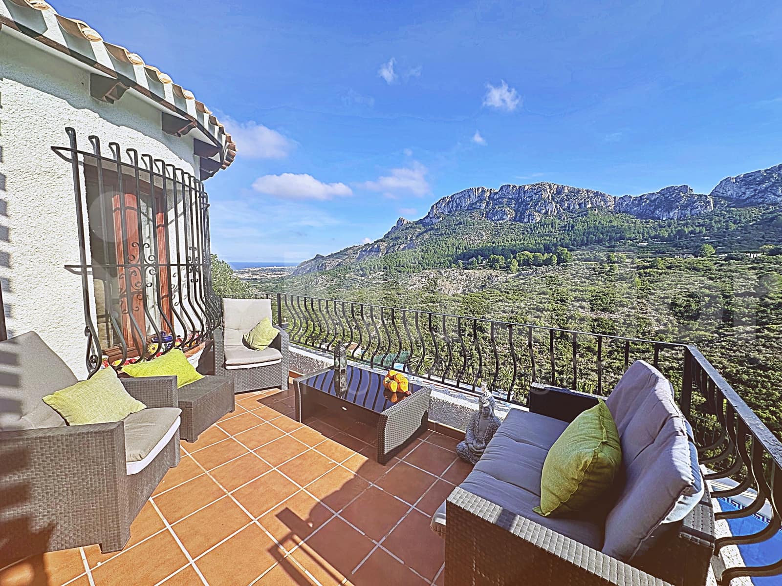 4 bedroom Villa for sale in Denia with pool - € 450,000 (Ref: 10158689)