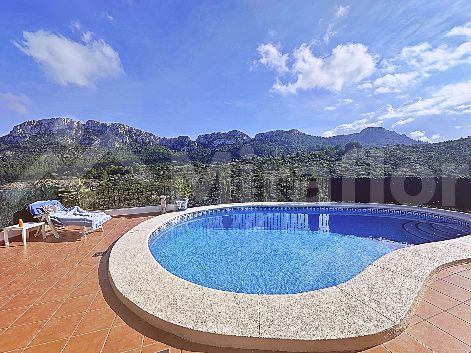 4 bedroom Villa for sale in Denia with pool - € 450,000 (Ref: 10158689)