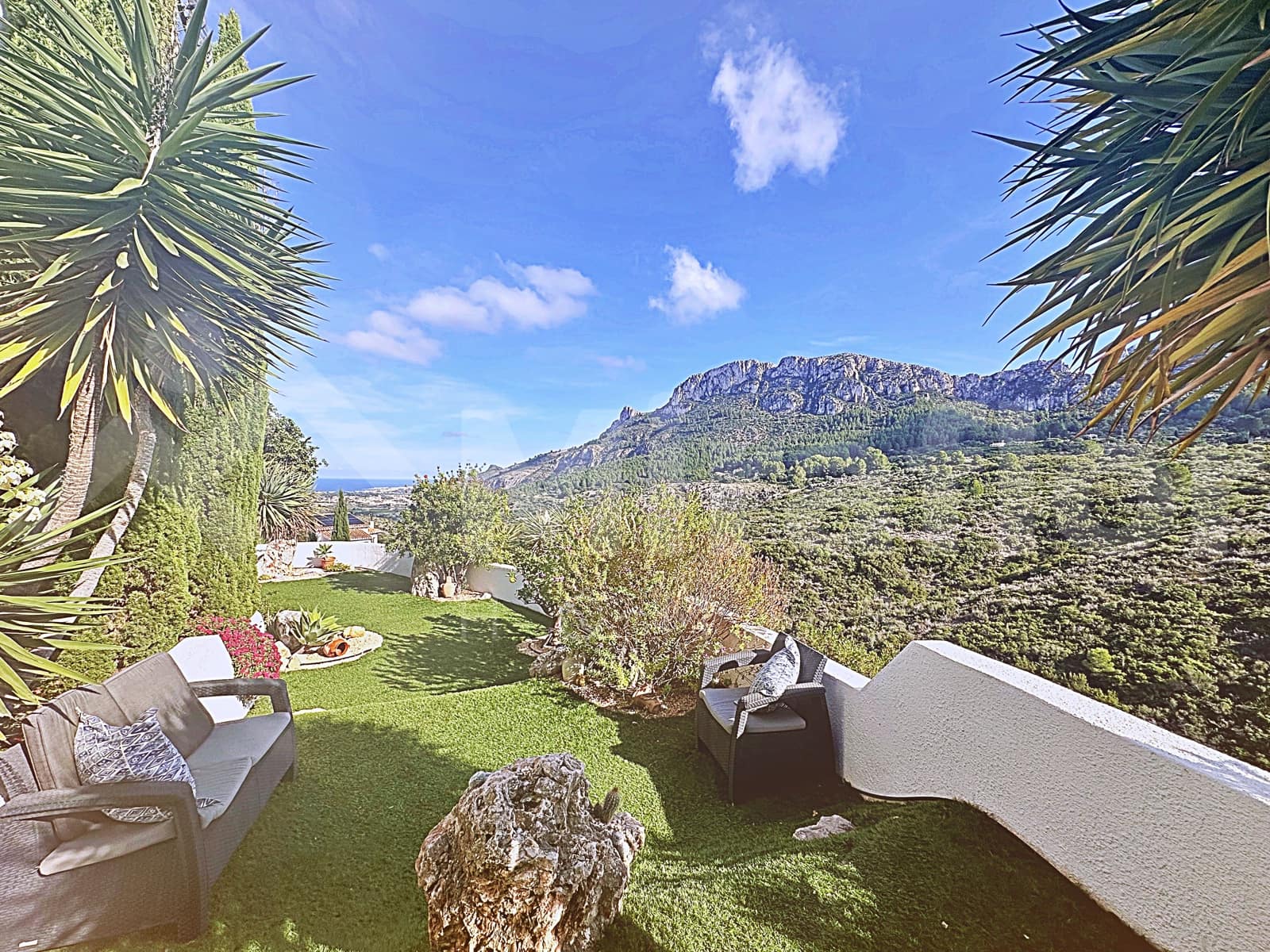 4 bedroom Villa for sale in Denia with pool - € 450,000 (Ref: 10158689)