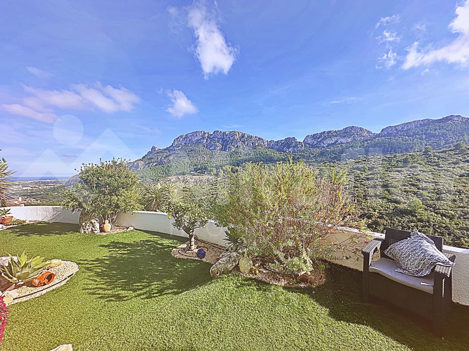 4 bedroom Villa for sale in Denia with pool - € 450,000 (Ref: 10158689)