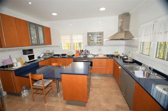 Chalet de 4 habitaciones en Les Bassetes - El Marjal, Dénia en venta con piscina - 1.300.000 € (Ref: 4119267)